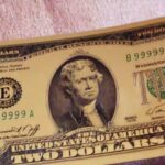 ✨💰 Descubre el increíble mundo del billete de 2 dólares dorado: ¡Un tesoro único en su clase!